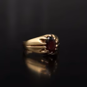 Vintage 9ct Gold Garnet Ring