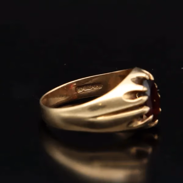Vintage 9ct Gold Garnet Ring