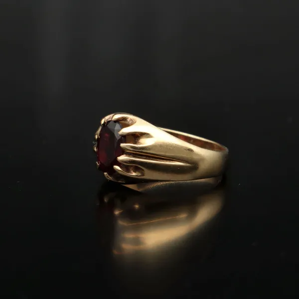 Vintage 9ct Gold Garnet Ring