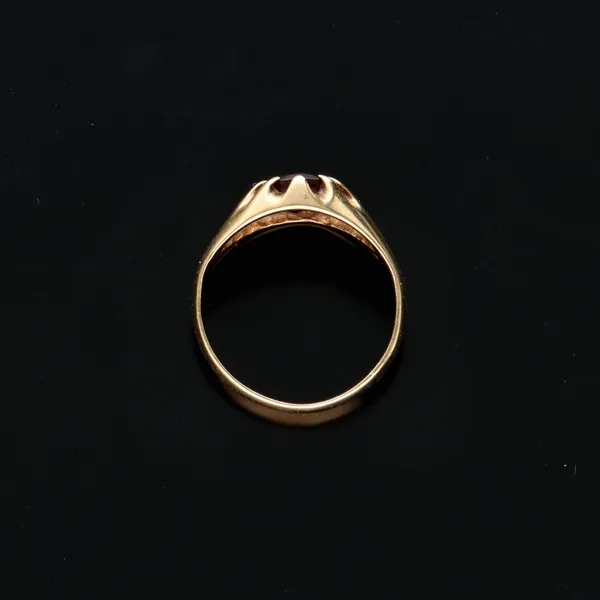 Vintage 9ct Gold Garnet Ring