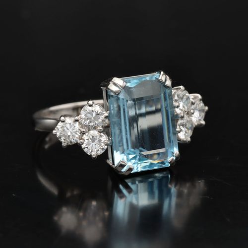 18ct Gold Aquamarine and Diamond Ring image-1