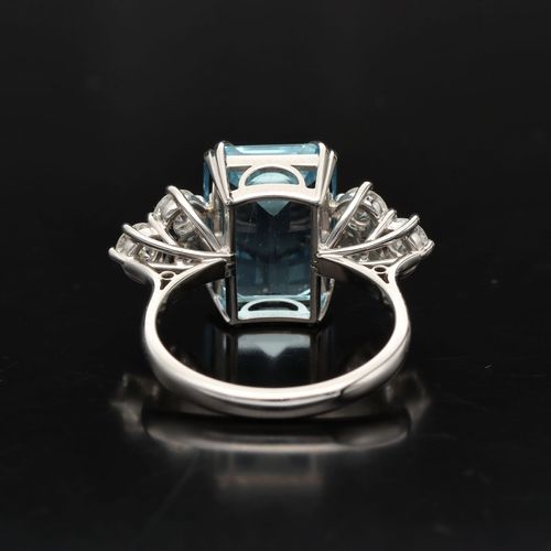 18ct Gold Aquamarine and Diamond Ring image-5