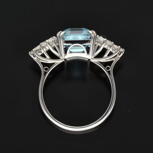 18ct Gold Aquamarine and Diamond Ring image-6