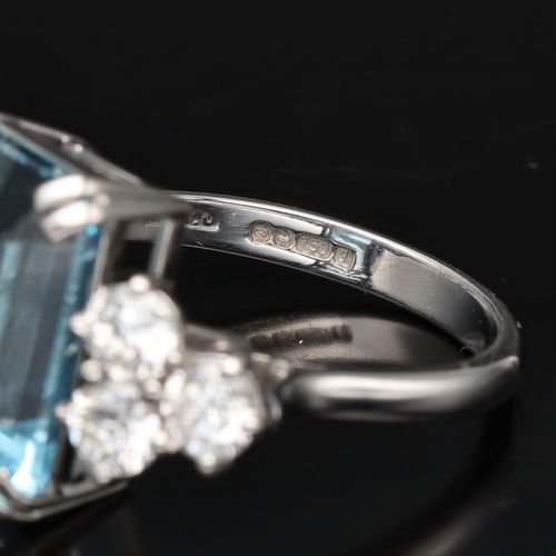 18ct Gold Aquamarine and Diamond Ring image-4