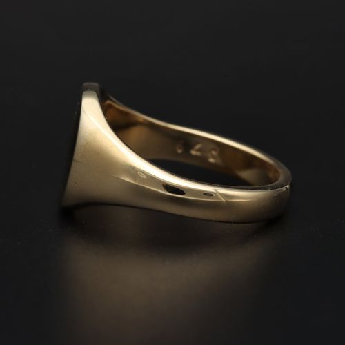 Heavy 9ct Gold Signet Ring image-3