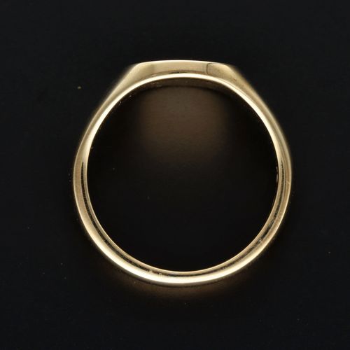 Heavy 9ct Gold Signet Ring image-6