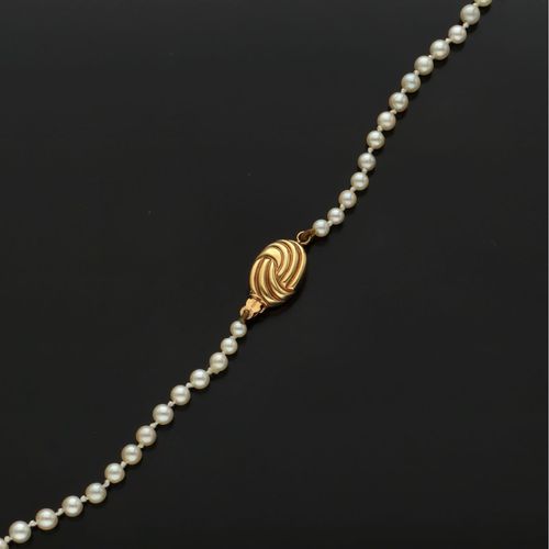 9ct Gold Clasp Re Strung Cultured Pearls image-5