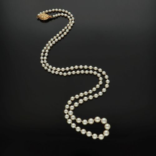 9ct Gold Clasp Re Strung Cultured Pearls image-3