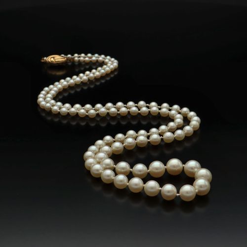 9ct Gold Clasp Re Strung Cultured Pearls image-2