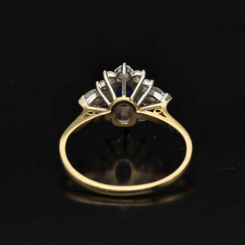 18ct Yellow Gold Sapphire and Diamond Cluster Ring image-5