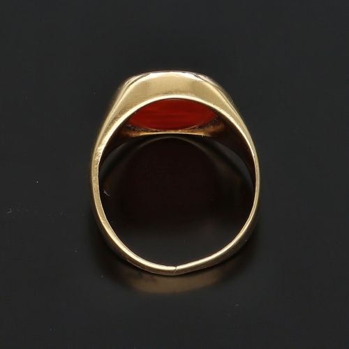 18ct Gold Seal Signet Ring image-6