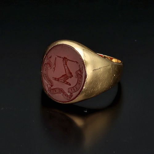 18ct Gold Seal Signet Ring image-3