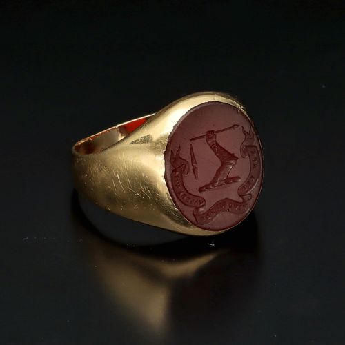 18ct Gold Seal Signet Ring image-1