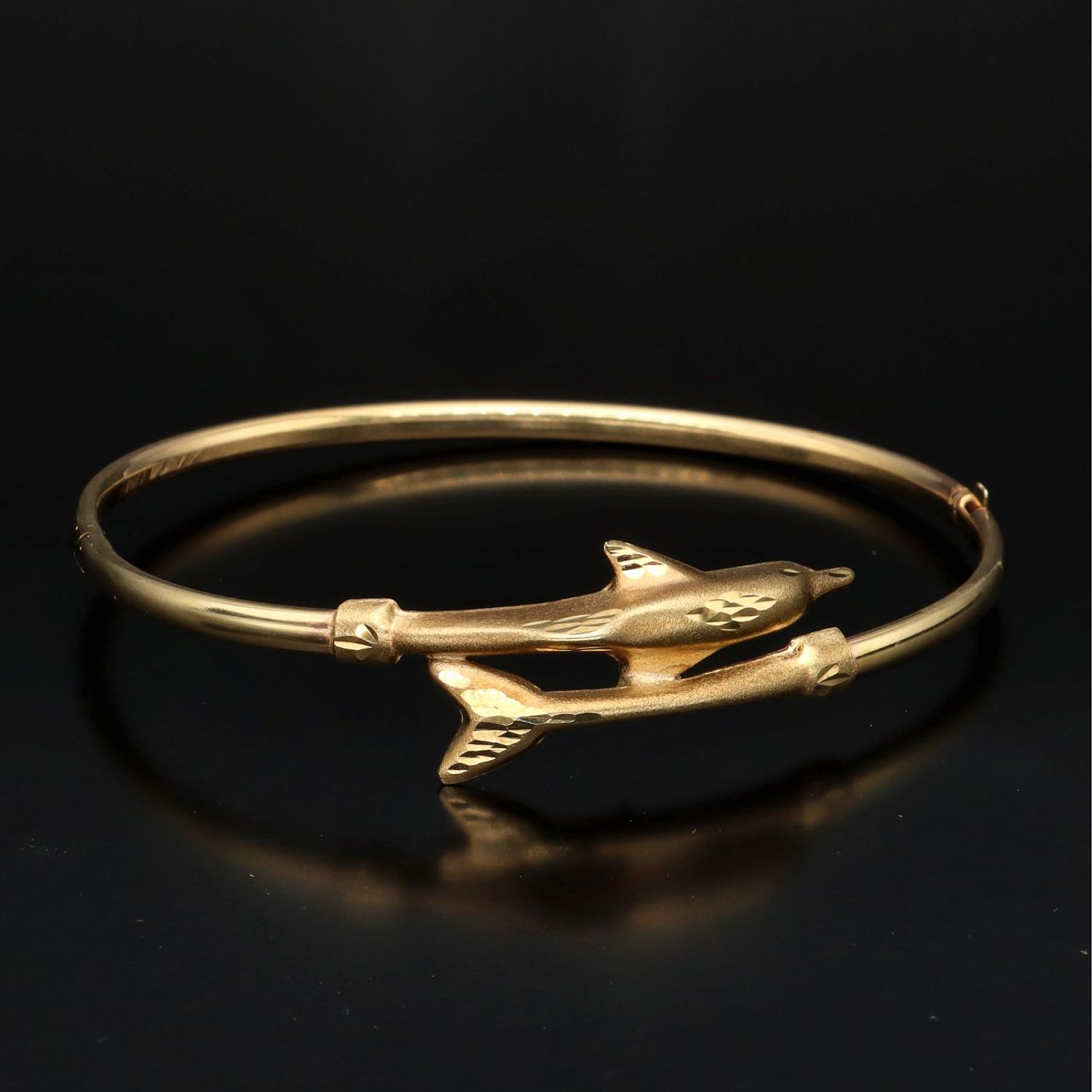 Dolphin bangle deals