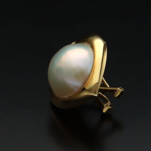 Vintage 14ct Gold Mabé Pearl Gold Earrings image-2