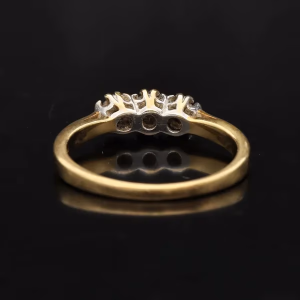 18ct Gold Diamond Ring