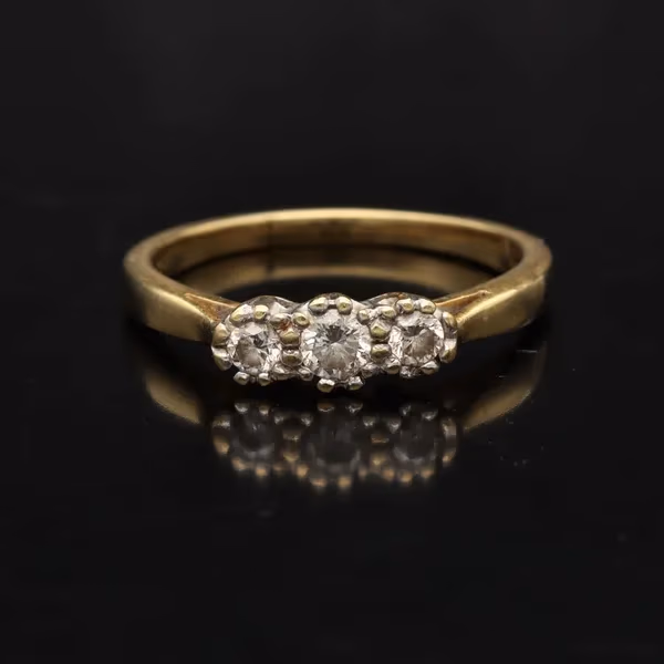 18ct Gold Diamond Ring