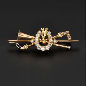 Vintage 15ct Gold Diamond and Pearl Hunting Brooch