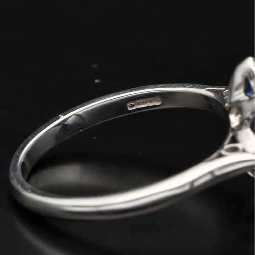 Vintage Style Sapphire and Diamond Ring image-5