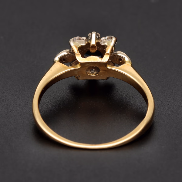 18ct Yellow Gold Sapphire & Diamond Ring