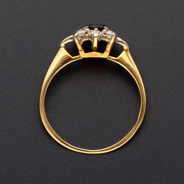 18ct Yellow Gold Sapphire & Diamond Ring