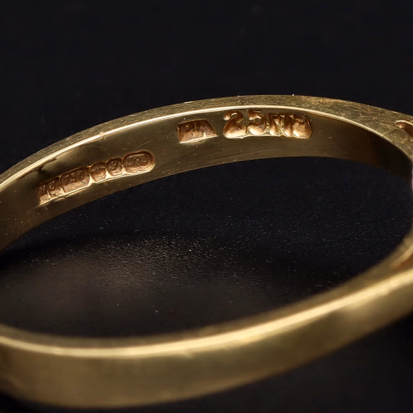 18ct Gold Sapphire and Diamond Ring