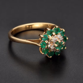 14ct Yellow Gold Emerald & Diamond Daisy Ring