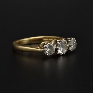 18ct Gold Diamond Ring