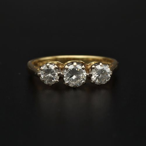 18ct Gold Diamond Ring image-2