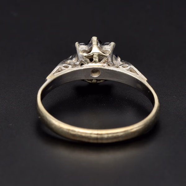 White gold Sapphire & Diamond Halo Ring