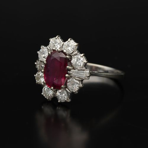 Art Deco 18ct White Gold Ruby and Diamond Ring image-3