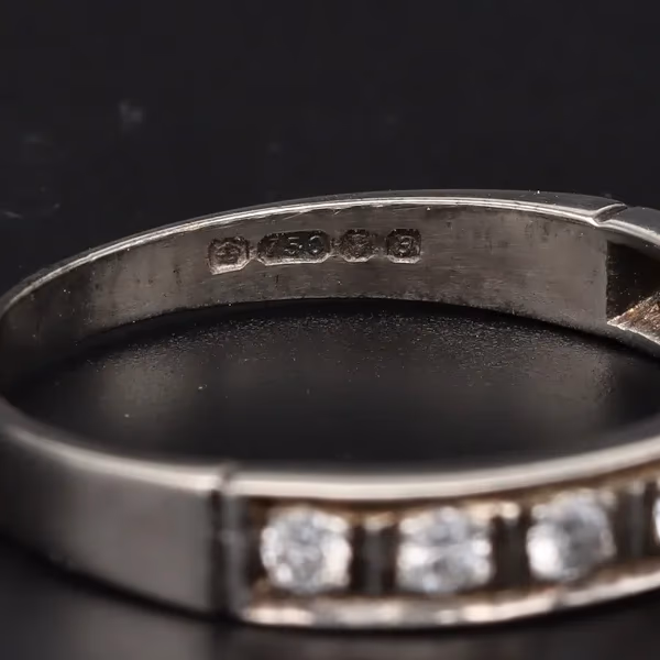 18ct White Gold Diamond Ring