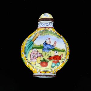 18th Century Qianlong Chinese Enamel Snuff Bottle