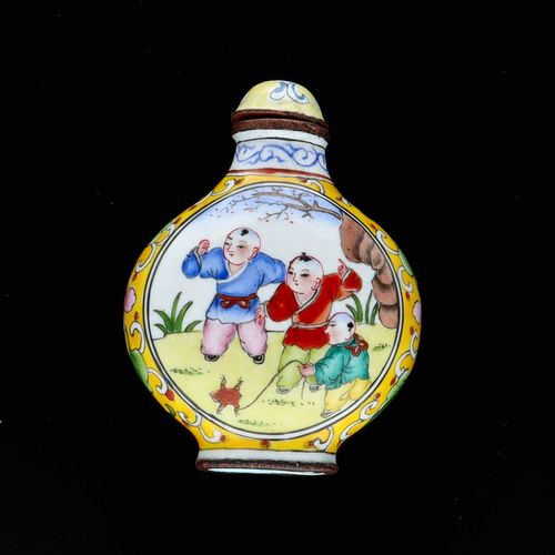 18th Century Qianlong Chinese Enamel Snuff Bottle image-2