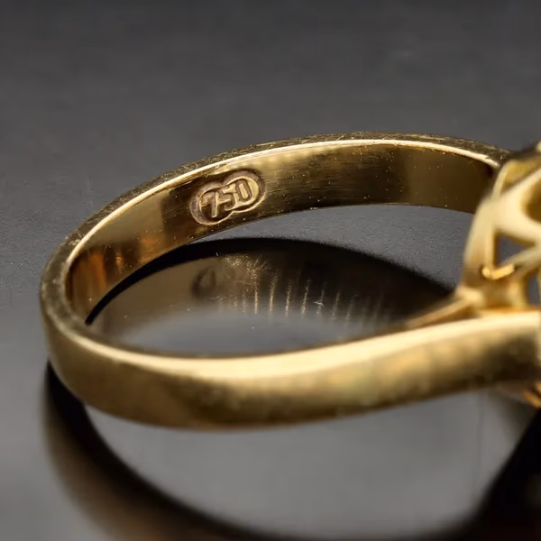 18k Gold Yellow Sapphire and Diamonds Ring