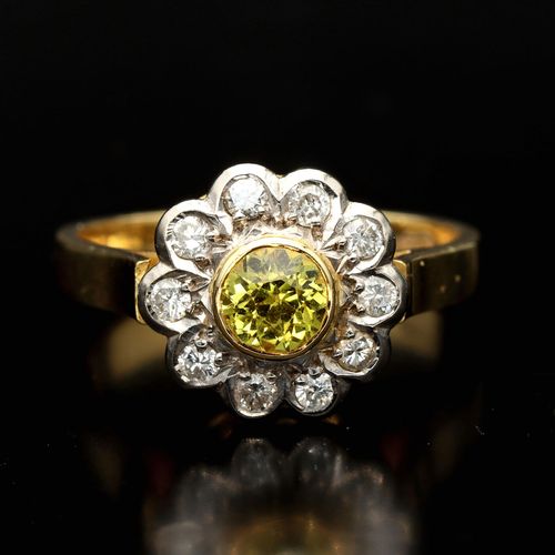 18k Gold Yellow Sapphire and Diamonds Ring image-2