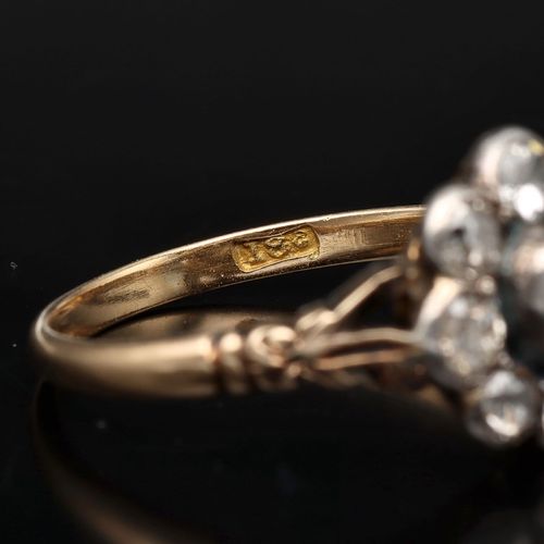 Vintage 18ct Gold Diamond Daisy Ring image-4