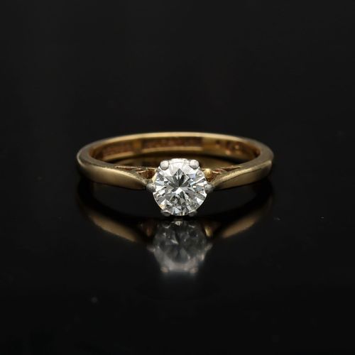 18K Gold Diamond Solitaire Ring image-2