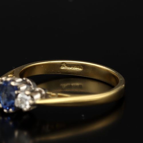 18ct Gold Sapphire And Diamond Ring Size M image-4