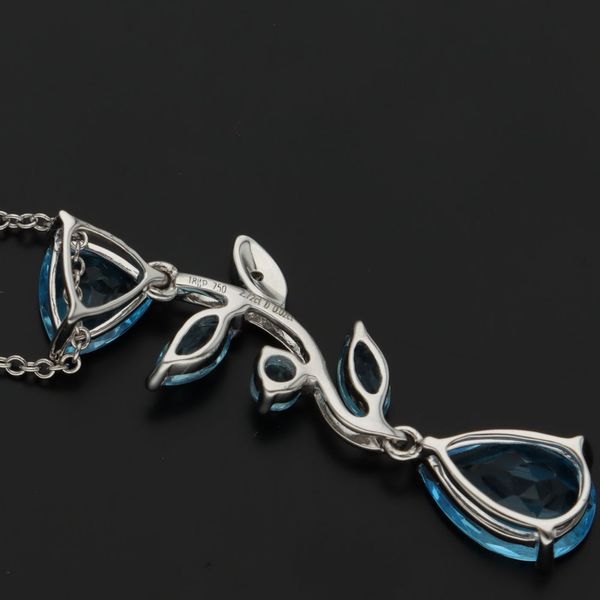 18ct Gold Blue Topaz and Diamond Pendant