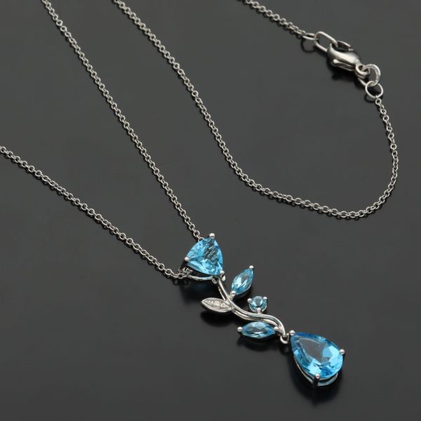18ct Gold Blue Topaz and Diamond Pendant