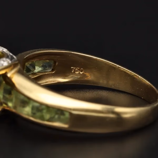 18ct Yellow Gold Peridot & Diamond Ring