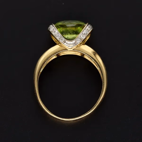 18ct Yellow Gold Peridot & Diamond Ring