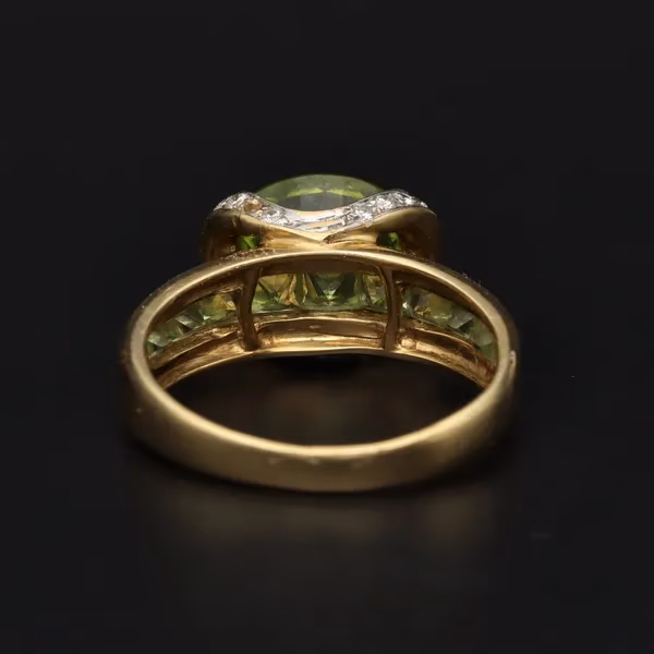 18ct Yellow Gold Peridot & Diamond Ring