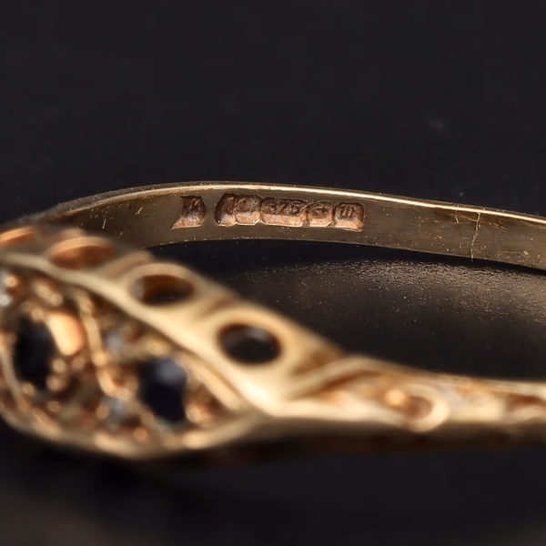 9ct Yellow Gold Sapphire & Diamond Ring