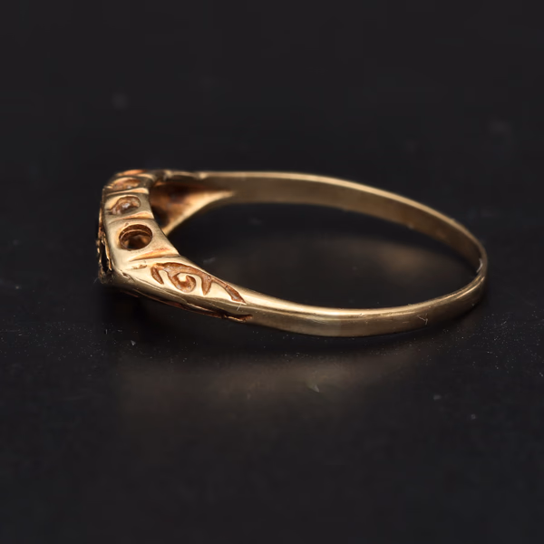 9ct Yellow Gold Sapphire & Diamond Ring