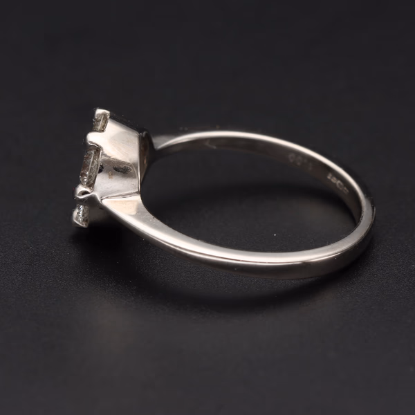18ct White Gold 1ct Diamond Cluster Ring