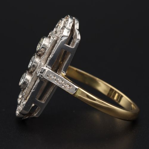 18ct Gold Diamond Ring image-3