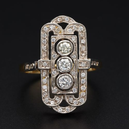 18ct Gold Diamond Ring image-2