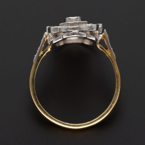 18ct Gold Diamond Ring image-6